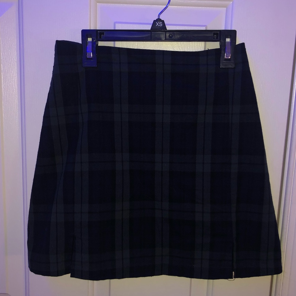 brandy melville dark green plaid skirt